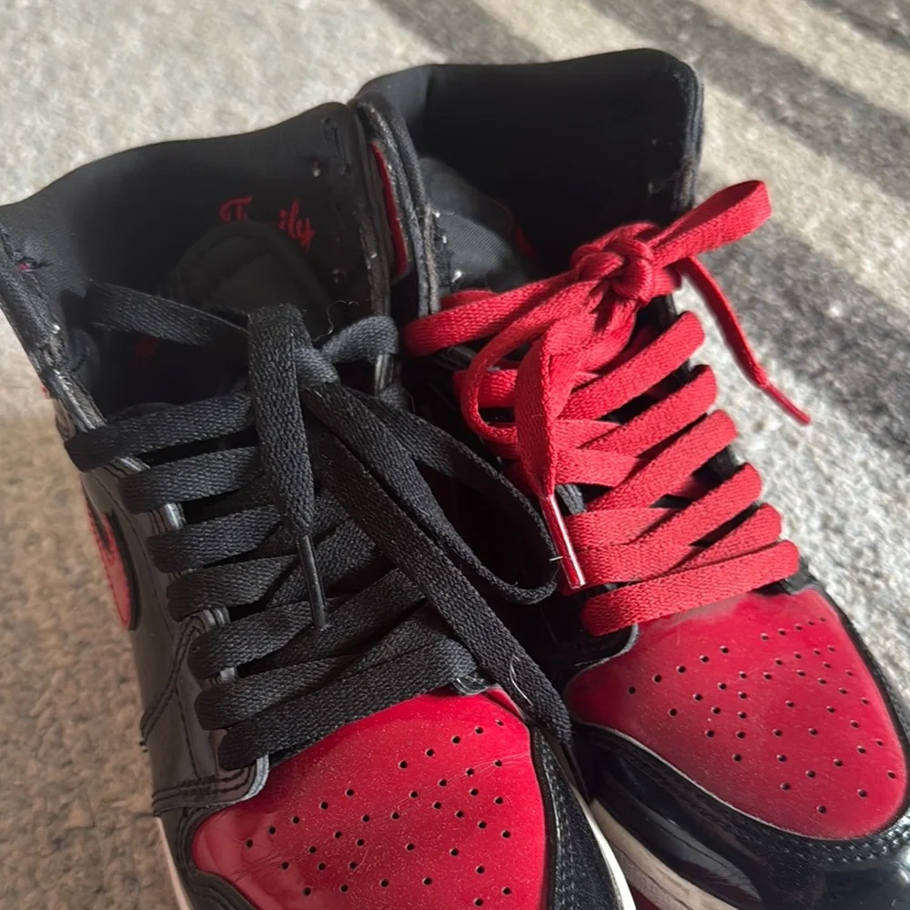 AIR JORDAN 1 RETRO HIGH OG 'PATENT BRED' SNEAKERS FOR MEN - Picture 4 of 6